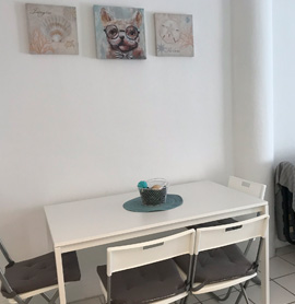 Mesa y sillas para 4 - Be in Miami