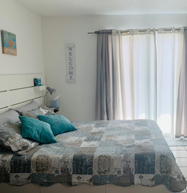 Cama queen size y mesa de noche - Be in Miami
