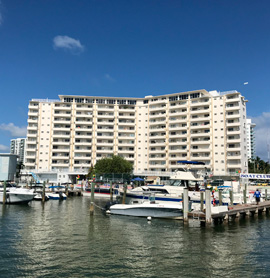 El edificio y su marina - Be in Miami