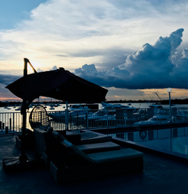 Atardecer en la piscina - Be in Miami